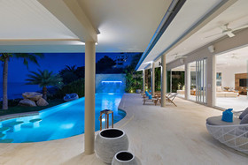 Villa Blue Amber