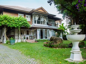 Banyan House Samui Bed and Breakfast