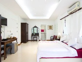 Banyan House Samui Bed and Breakfast