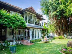 Banyan House Samui Bed and Breakfast
