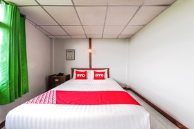 Dumrong Town Hotel by OYO Rooms