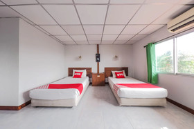 Dumrong Town Hotel by OYO Rooms