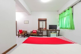 Dumrong Town Hotel by OYO Rooms