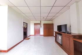 Dumrong Town Hotel by OYO Rooms