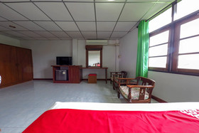 Dumrong Town Hotel by OYO Rooms