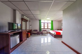 Dumrong Town Hotel by OYO Rooms