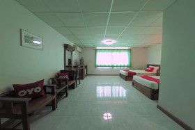 Dumrong Town Hotel by OYO Rooms