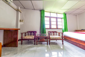 Dumrong Town Hotel by OYO Rooms