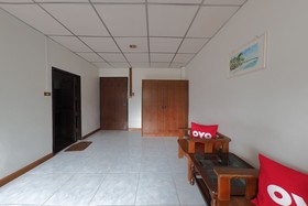 Dumrong Town Hotel by OYO Rooms