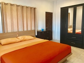 Hiranyika Cafe And Bed