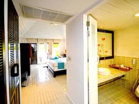 Iyara Beach Hotel & Plaza