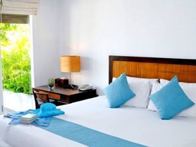 Iyara Beach Hotel & Plaza
