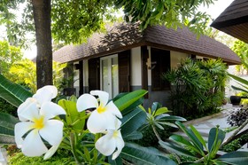 Iyara Beach Hotel & Plaza