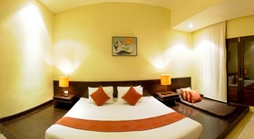 Iyara Beach Hotel & Plaza
