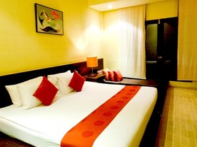 Iyara Beach Hotel & Plaza