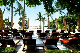 Iyara Beach Hotel & Plaza