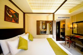 Iyara Beach Hotel & Plaza