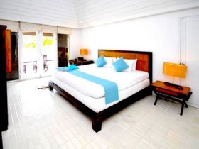 Iyara Beach Hotel & Plaza