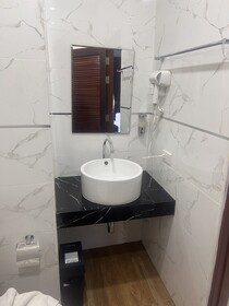 J & Ariya Hotel