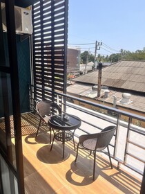 J & Ariya Hotel