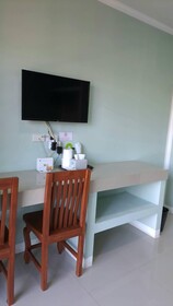 J & Ariya Hotel
