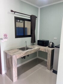 J & Ariya Hotel