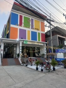 J & Ariya Hotel