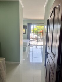 J & Ariya Hotel