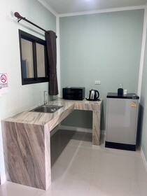 J & Ariya Hotel