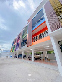 J & Ariya Hotel