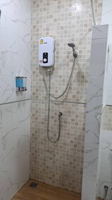 J & Ariya Hotel