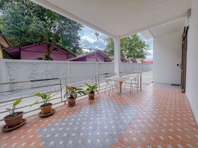 J & Ariya Hotel