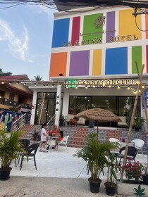 J & Ariya Hotel