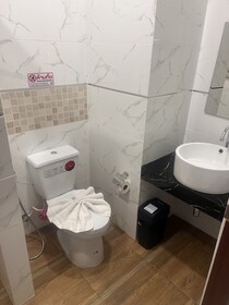 J & Ariya Hotel