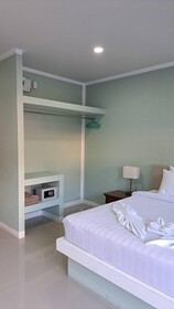 J & Ariya Hotel