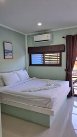 J & Ariya Hotel