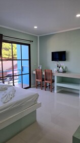 J & Ariya Hotel