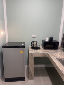 J & Ariya Hotel