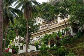 Jungle Emerald Rock Luxury Villa