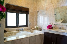 Jungle Emerald Rock Luxury Villa
