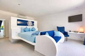 La Perle Luxury Boutique Hotel