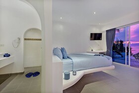 La Perle Luxury Boutique Hotel