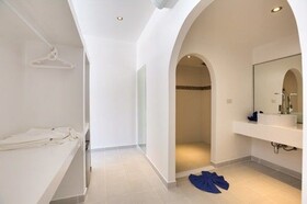 La Perle Luxury Boutique Hotel