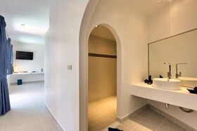 La Perle Luxury Boutique Hotel