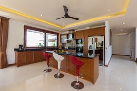 Peerapat Villa