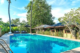 The Privilege Hotel Ezra Royal Garden