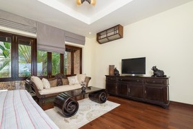 Violaine House