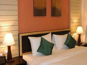 Whispering Palms Suite