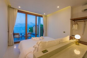 White Whale Beachfront Pool Villa
