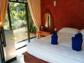 Koh Tao Beachside Resort